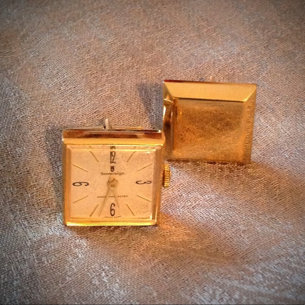 1980's Vintage Sovereign Cuff Link w/watch.